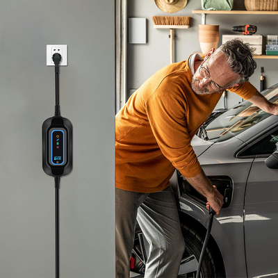 टेस्ला मॉडल 3.5KW 7KW के लिए 16A आउटपुट करंट SAE J1772 कनेक्टर EV चार्जिंग स्टेशन