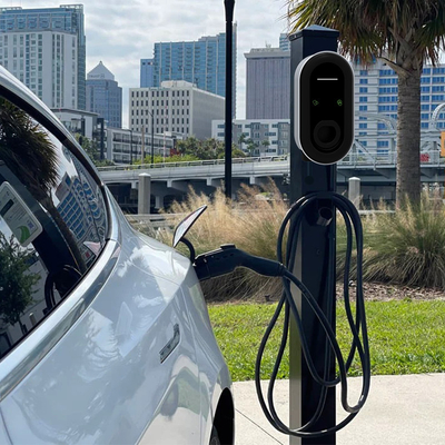 7kw इलेक्ट्रिक वाहन स्तर 2 चार्जर के साथ Ev प्रकार 2 प्लग और दीवार पर घुड़सवार स्थापना