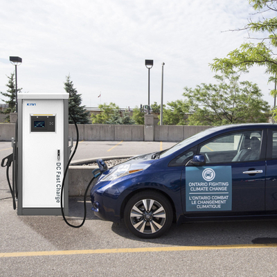 AC 0A-92A इनपुट करंट रेंज 60KW DC 0-100A आउटपुट करंट Benz EQC के लिए CCS कार चार्जर