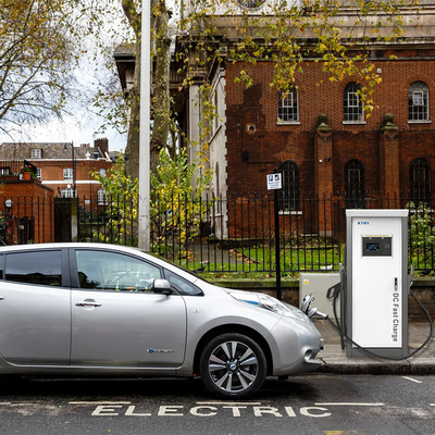 फ्लोर-स्टैंडिंग 80kW DC EV चार्जर स्टेशन उच्च विश्वसनीयता और OCPP 1.6J/1.5J समझौता