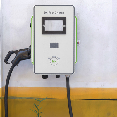 डीसी वॉलबॉक्स चार्जर 30kW 40kW कार CCS 40A फास्ट EV चार्जर 600V ग्रिड आवृत्ति 50Hz